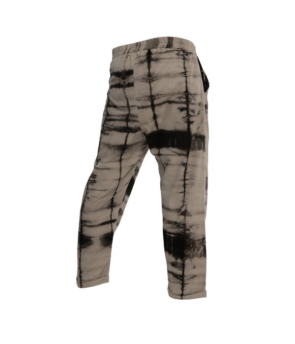 Plant dye, ankle length, unisex trousers, crafted from 100% cotton, front-tie fastening, elastic on waist and 2 front pockets.